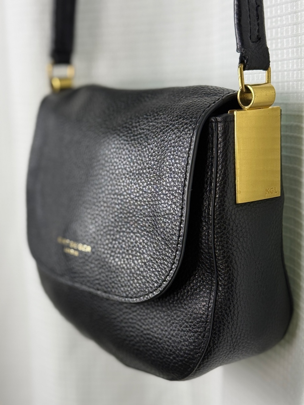 Kurt Geiger London Black Pebbled Leather Emma Crossbody Bag Gold Hardware EUC